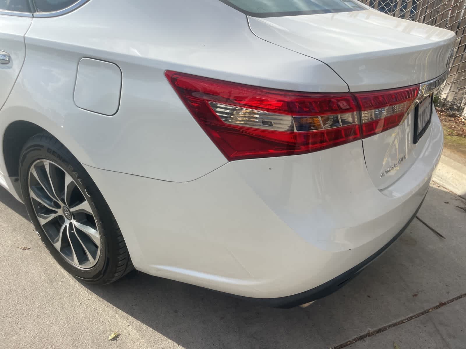 2016 Toyota Avalon XLE Premium 16