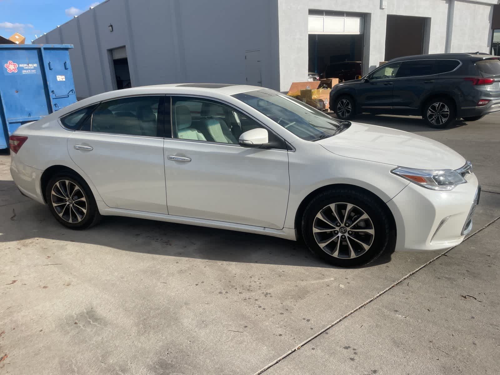 2016 Toyota Avalon XLE Premium 2