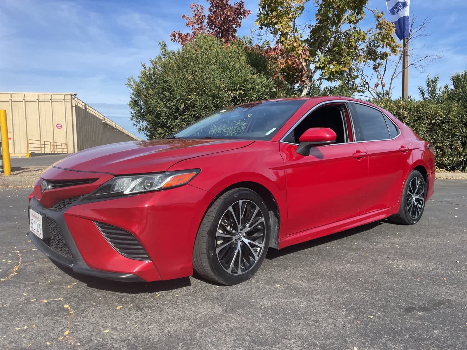 2020 Toyota Camry SE 2