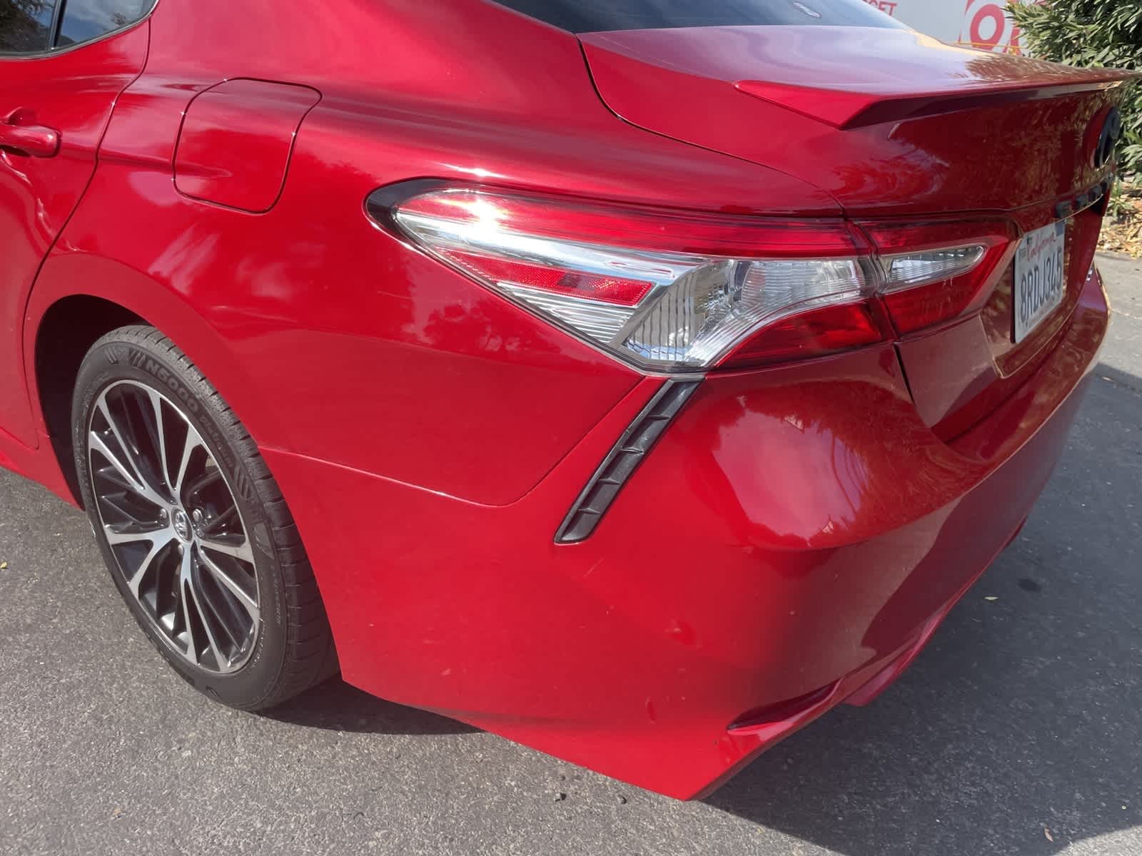 2020 Toyota Camry SE 18