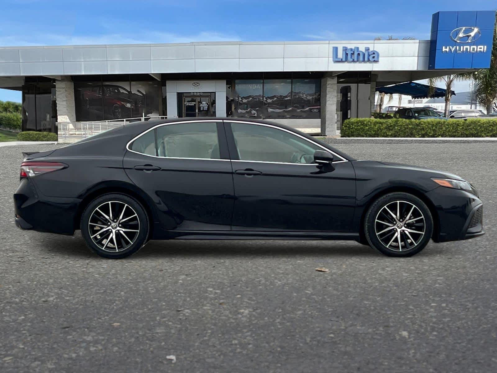 2022 Toyota Camry SE 8