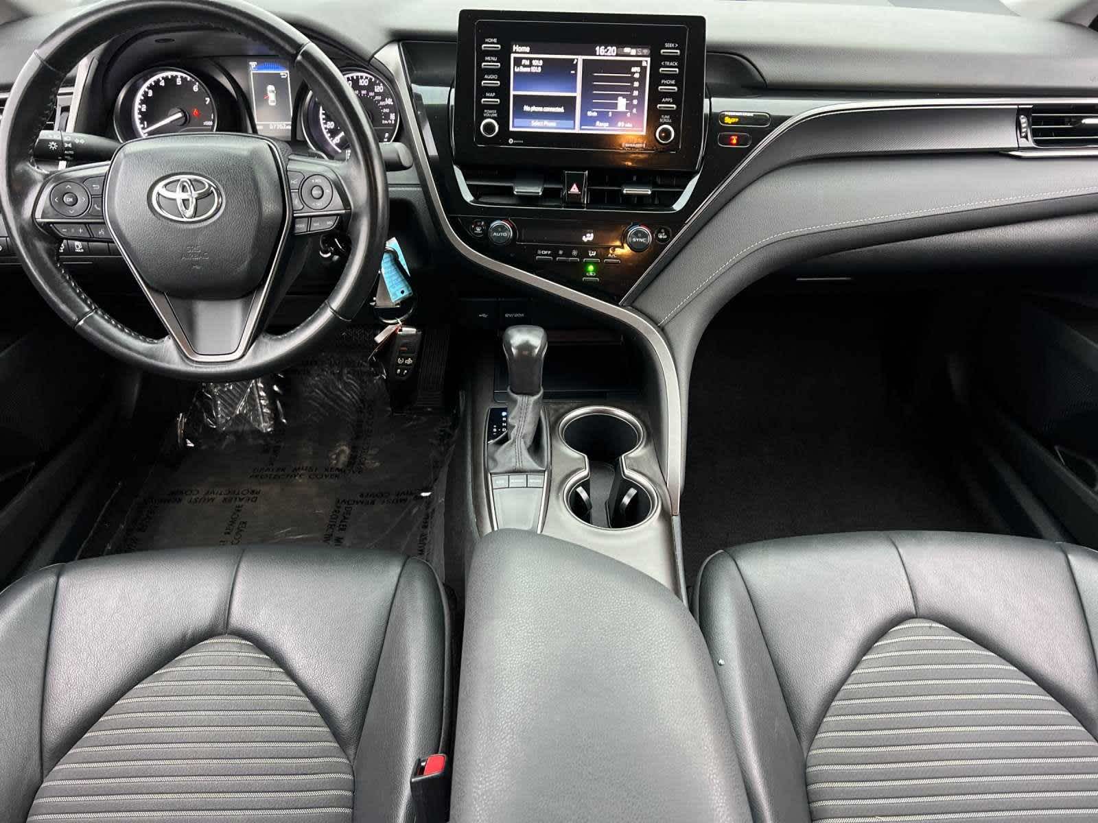 2022 Toyota Camry SE 3