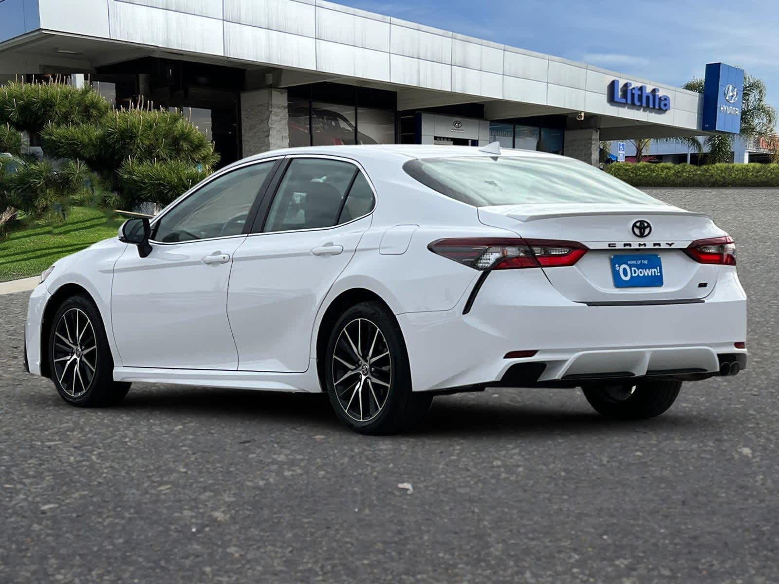 2022 Toyota Camry SE 6