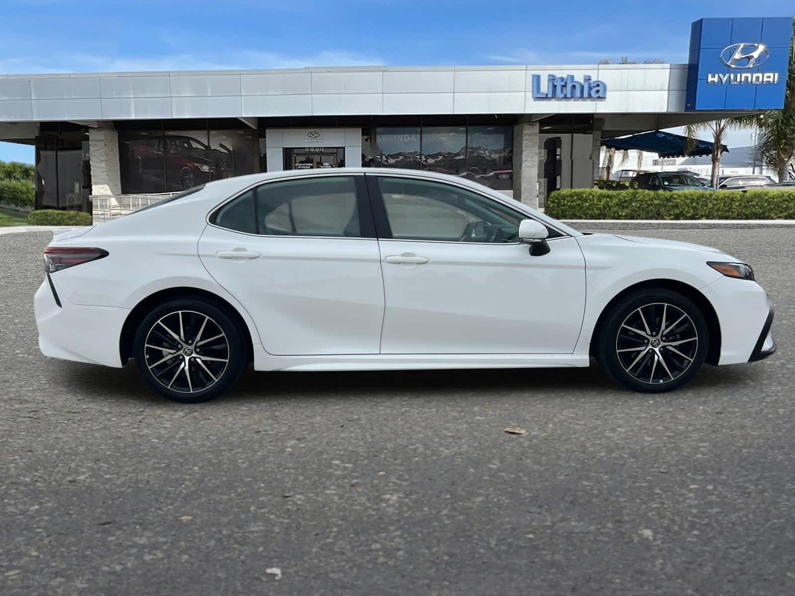 2022 Toyota Camry SE 8