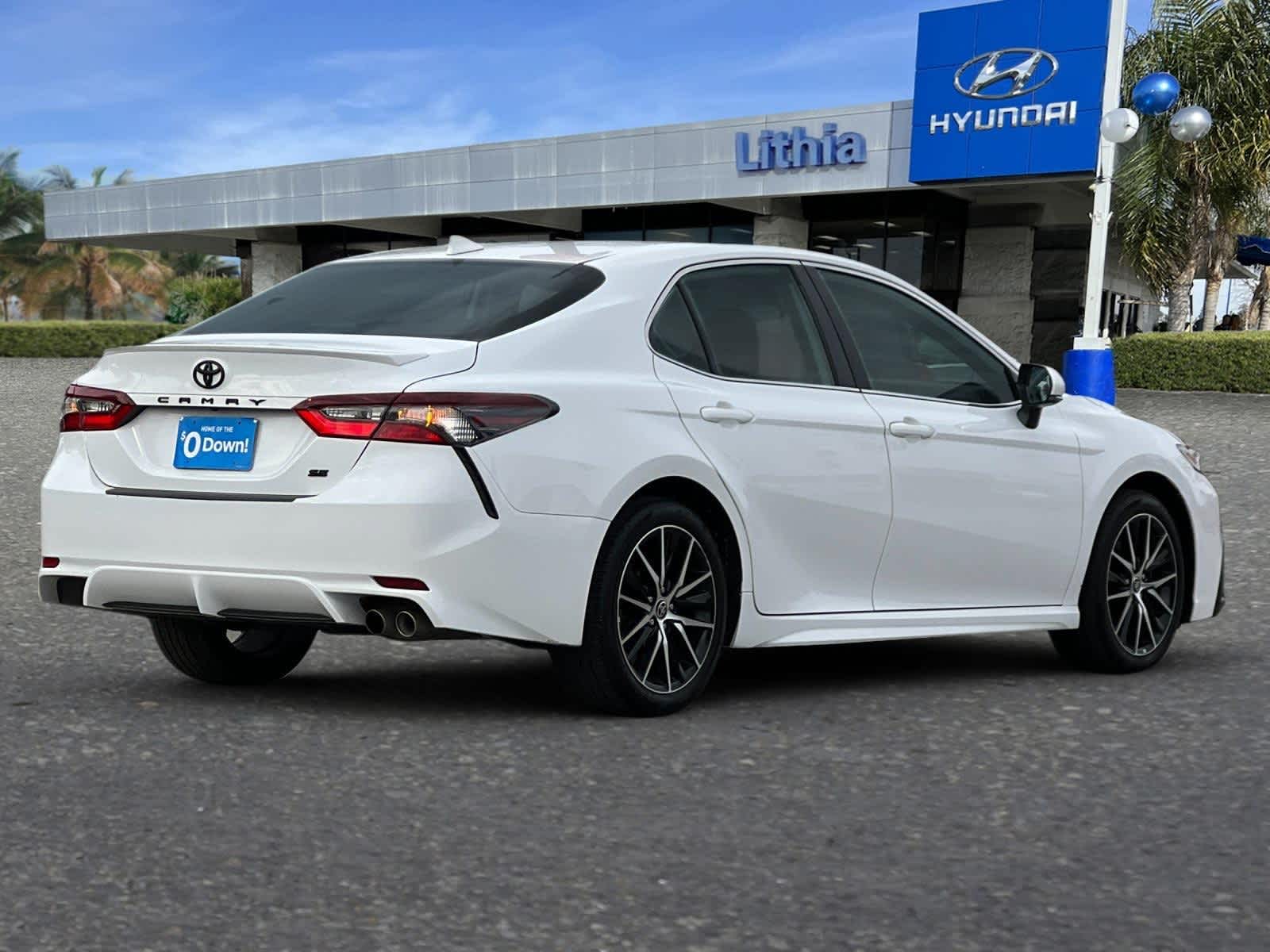 2022 Toyota Camry SE 2