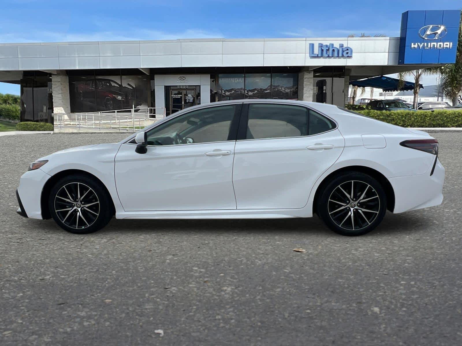 2022 Toyota Camry SE 5