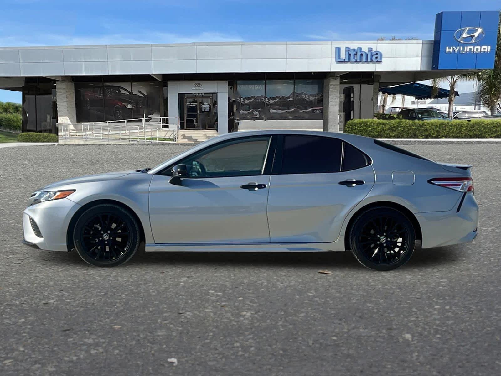 2020 Toyota Camry SE Nightshade 5