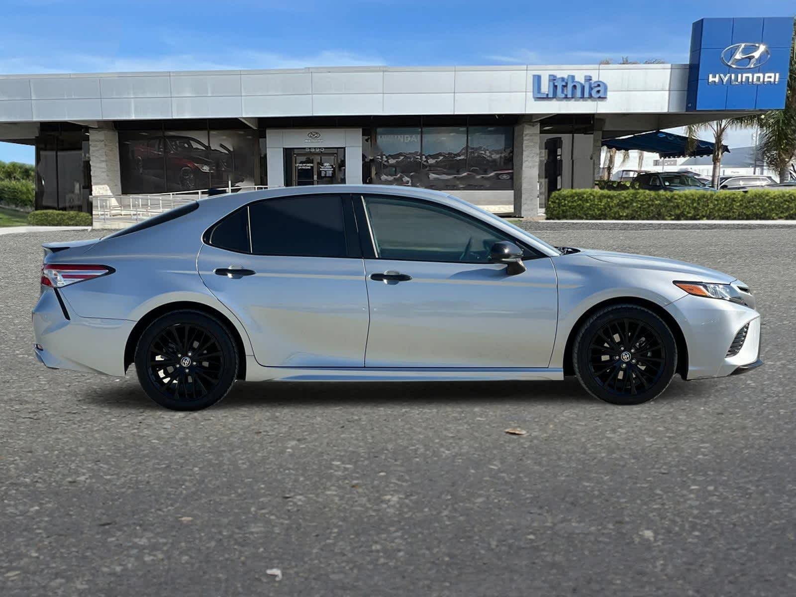 2020 Toyota Camry SE Nightshade 8