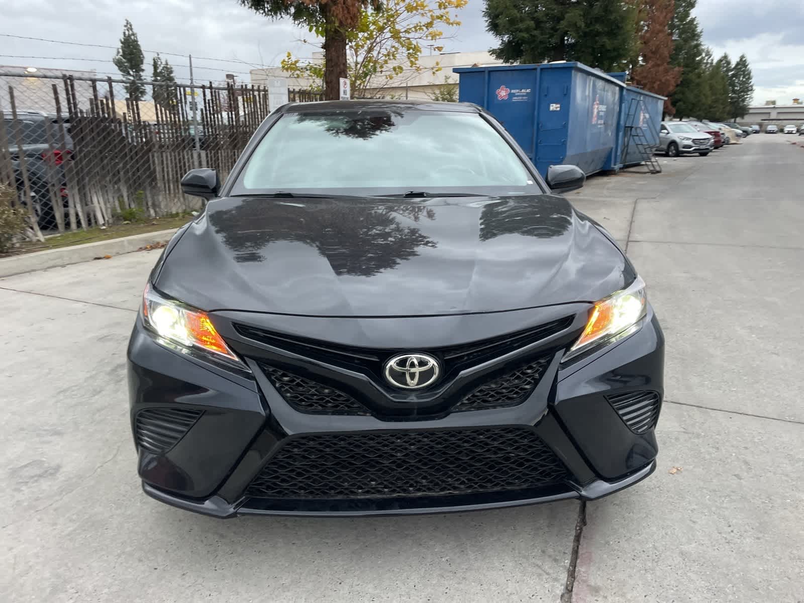 2020 Toyota Camry SE 3