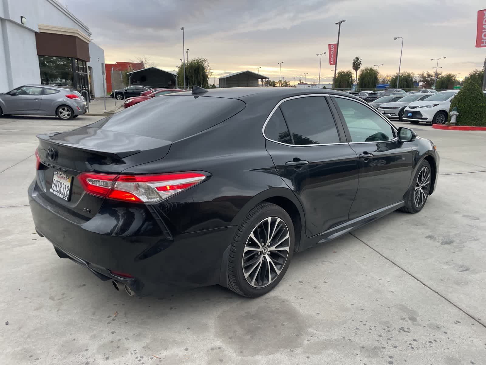 2020 Toyota Camry SE 6