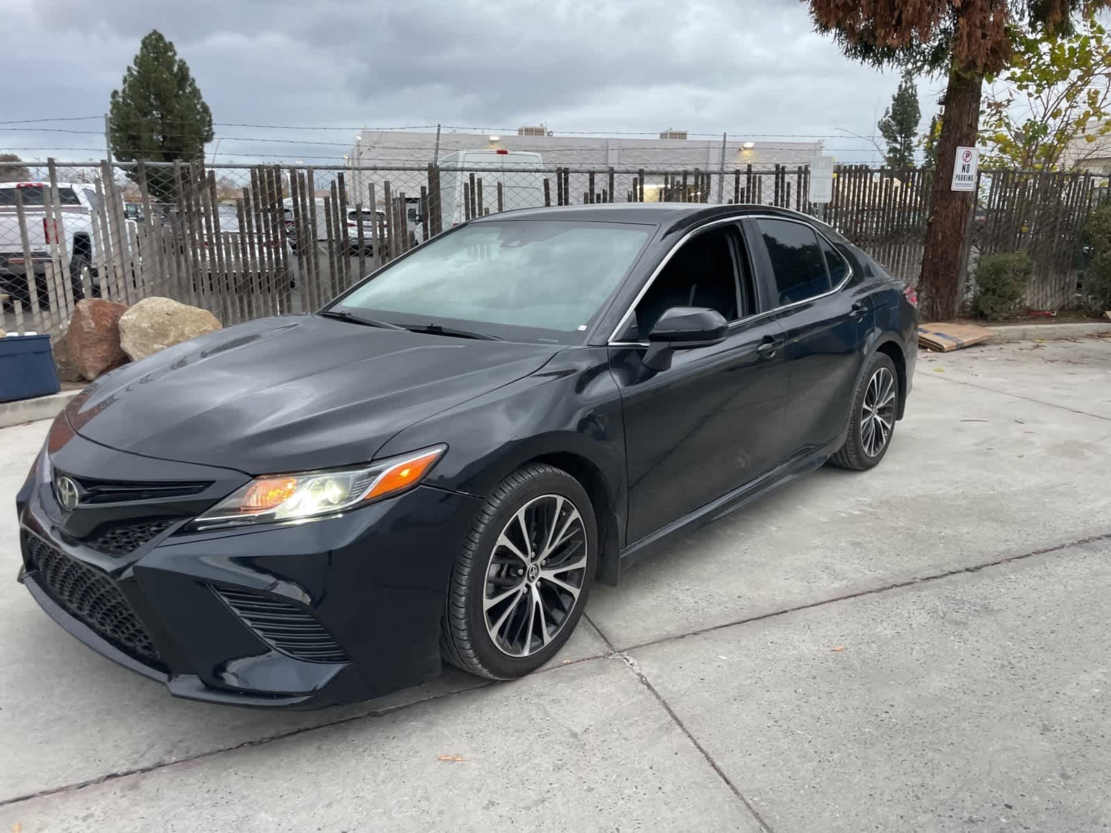 2020 Toyota Camry SE 2