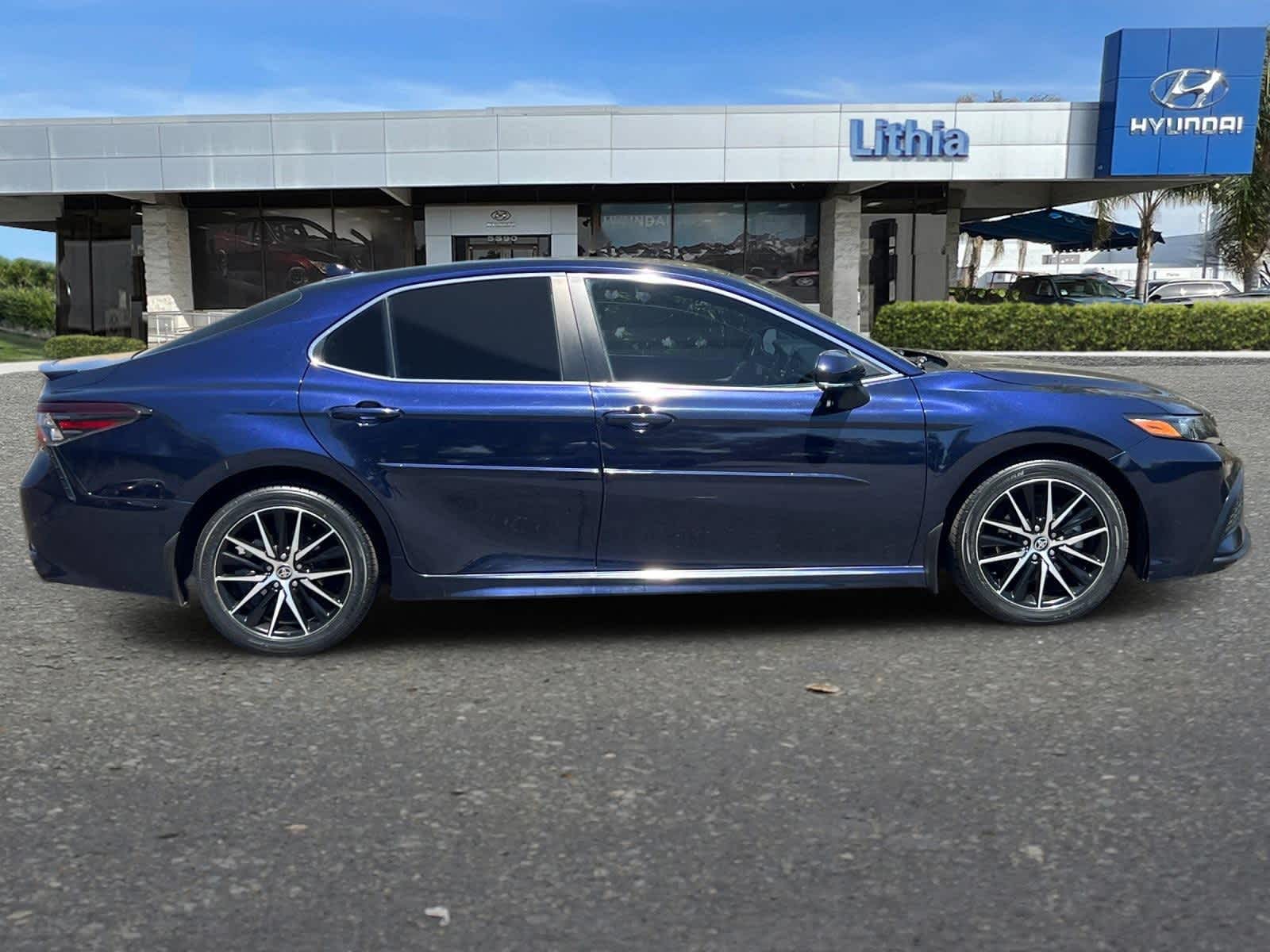 2022 Toyota Camry SE 8