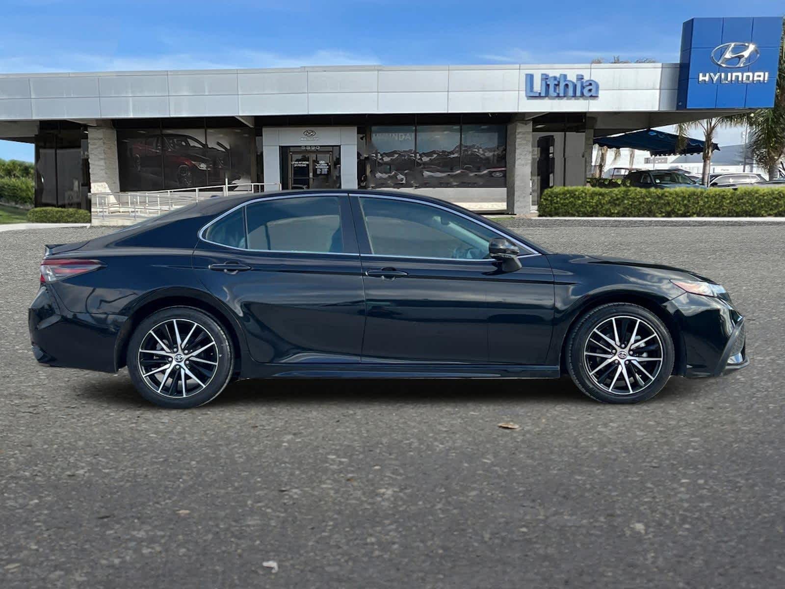 2022 Toyota Camry SE 8