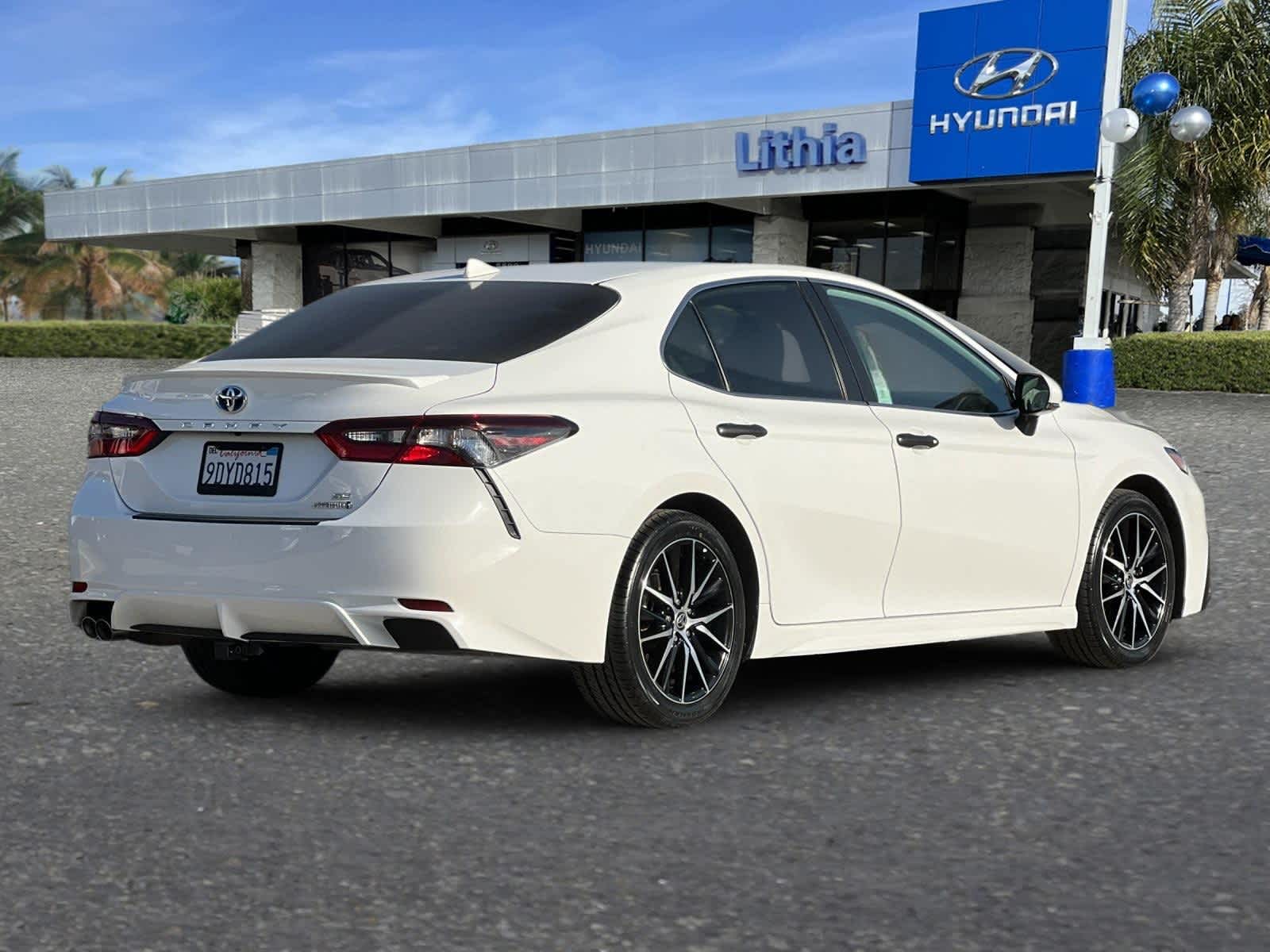 2023 Toyota Camry Hybrid SE 2