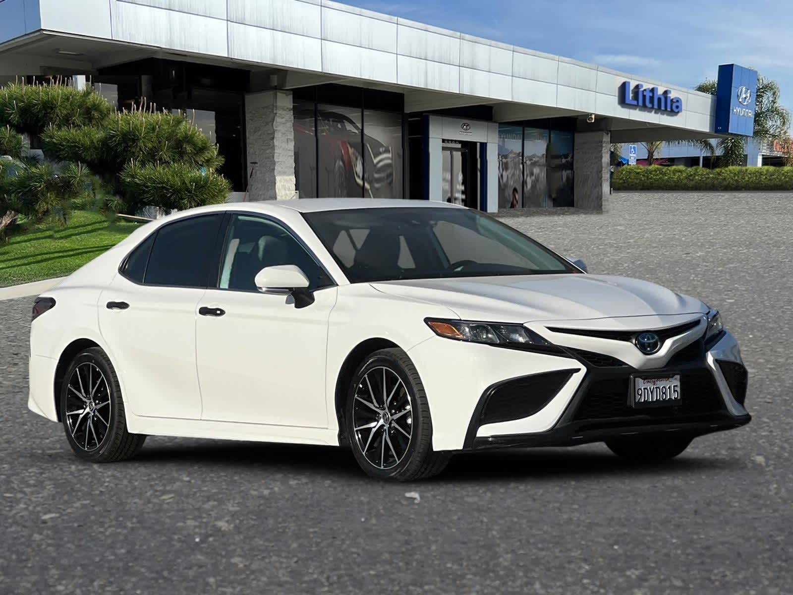 2023 Toyota Camry Hybrid SE 9