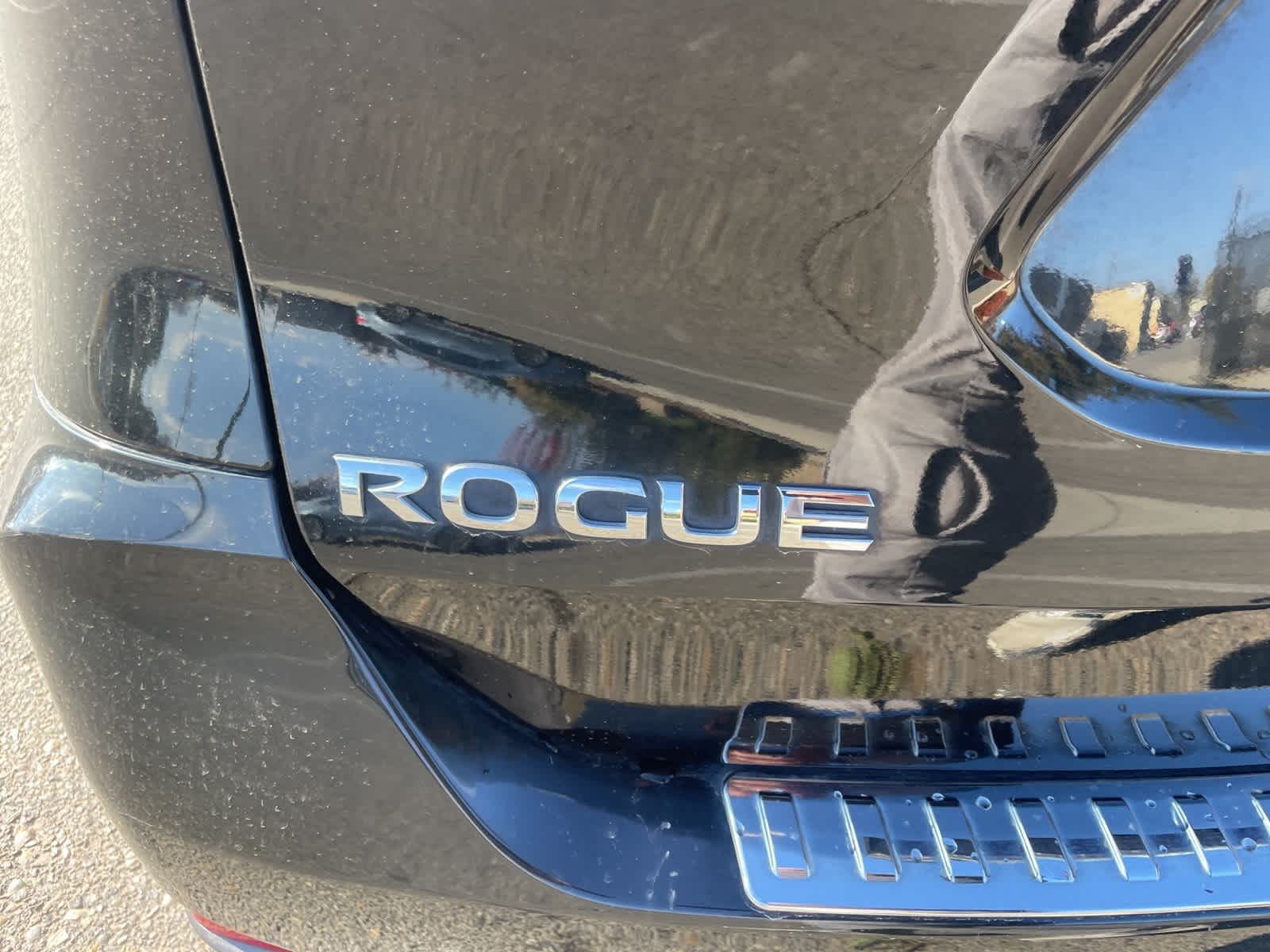 2018 Nissan Rogue SL 18