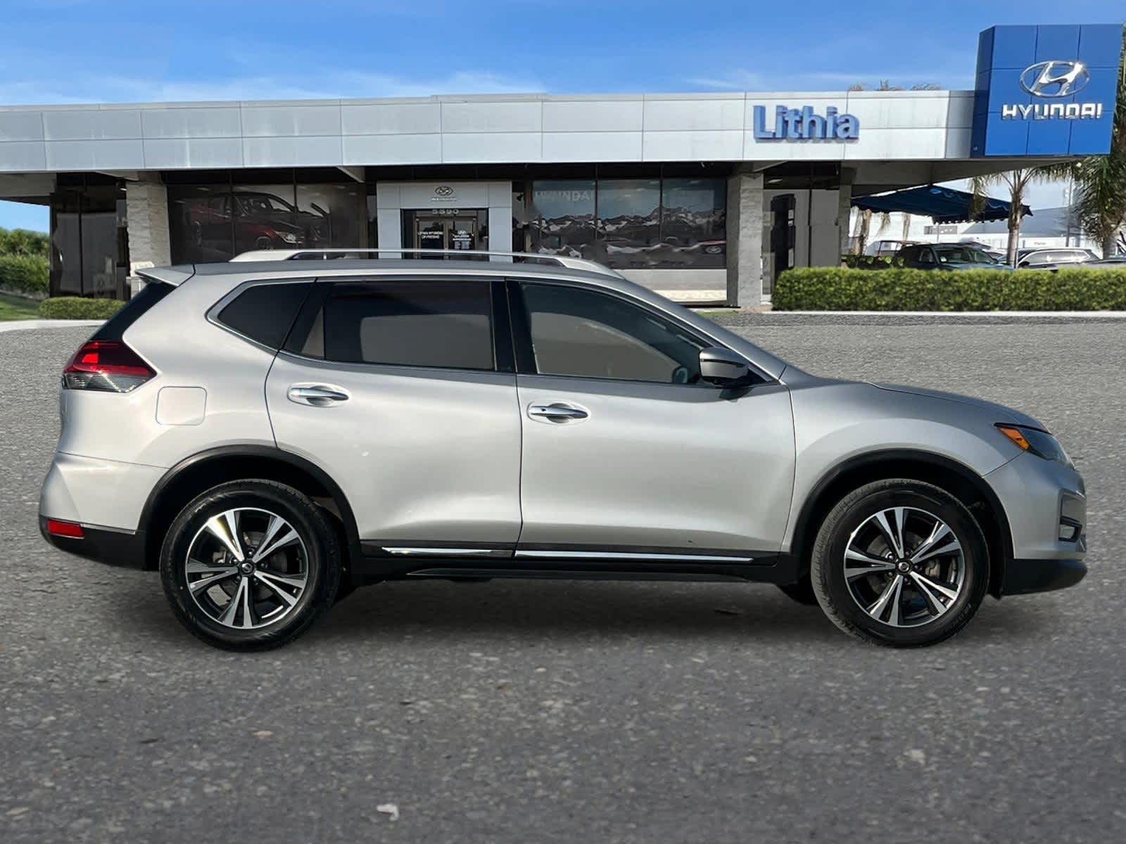 2018 Nissan Rogue SL 8