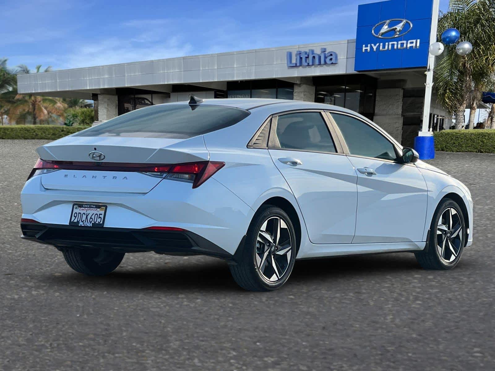 2023 Hyundai Elantra SEL 2