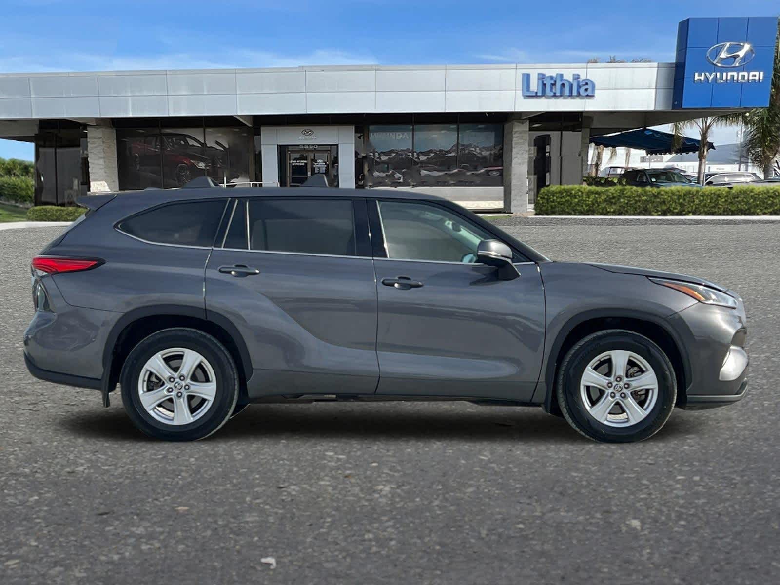 2021 Toyota Highlander LE 8