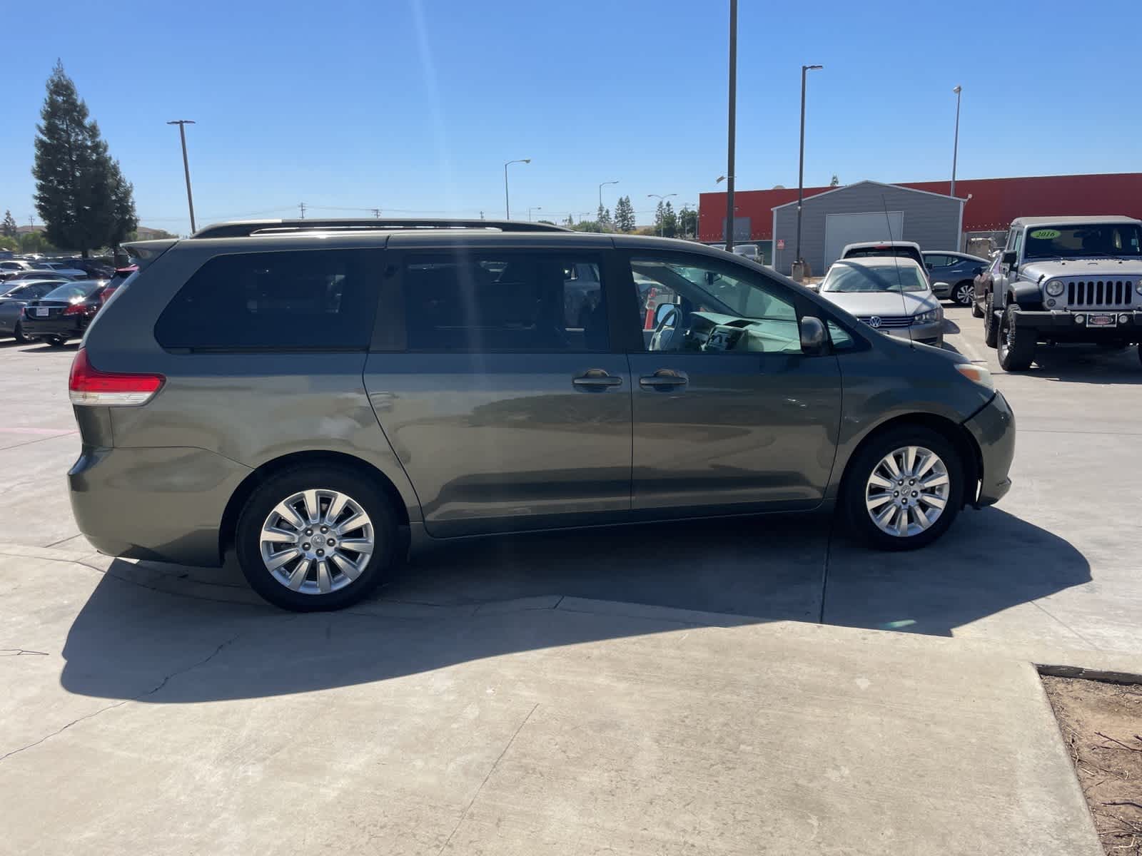 2011 Toyota Sienna XLE 3