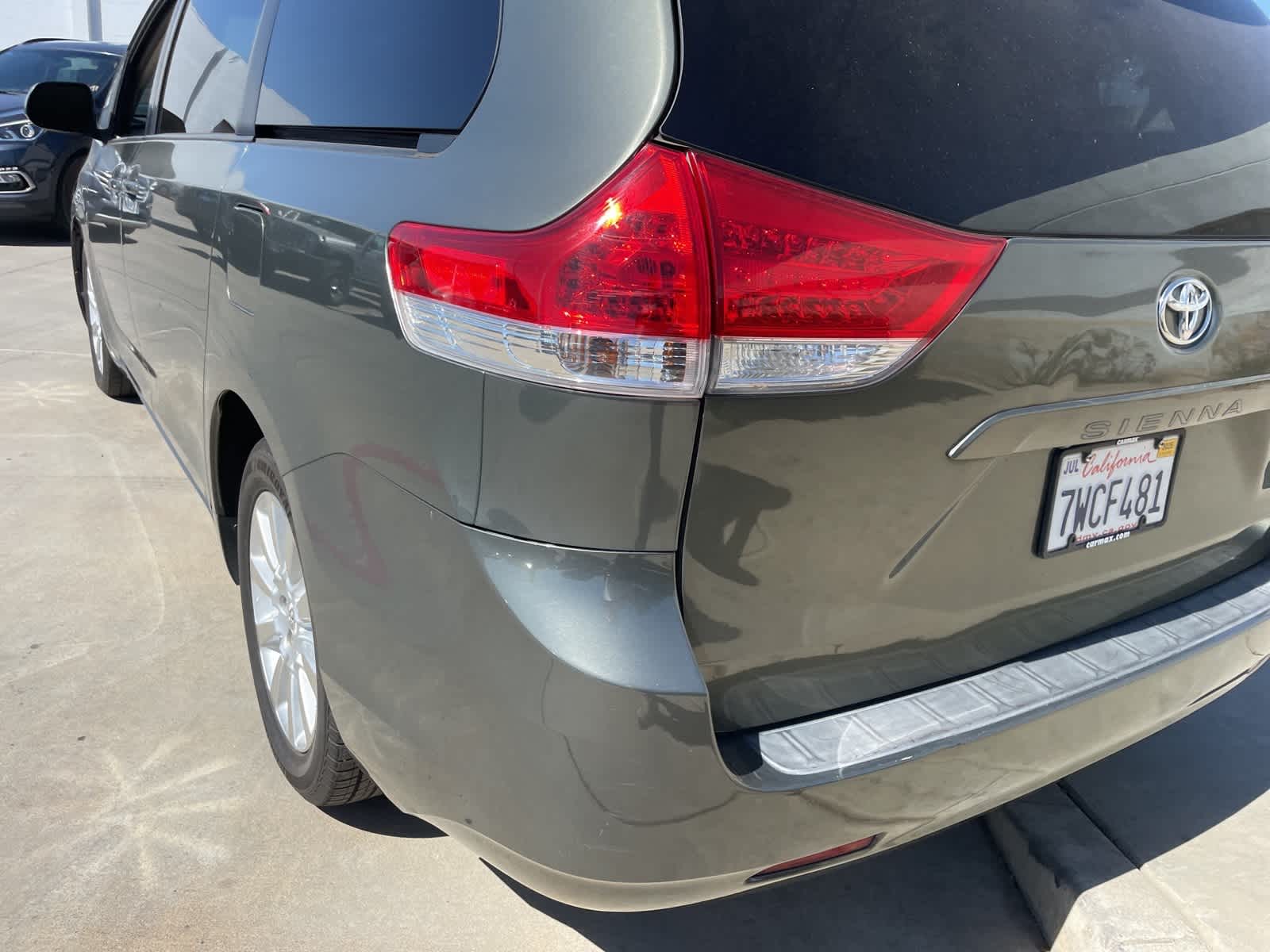 2011 Toyota Sienna XLE 15