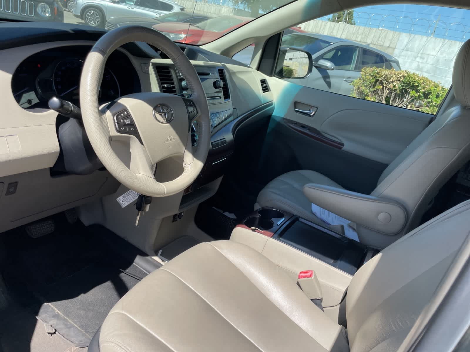 2011 Toyota Sienna XLE 19