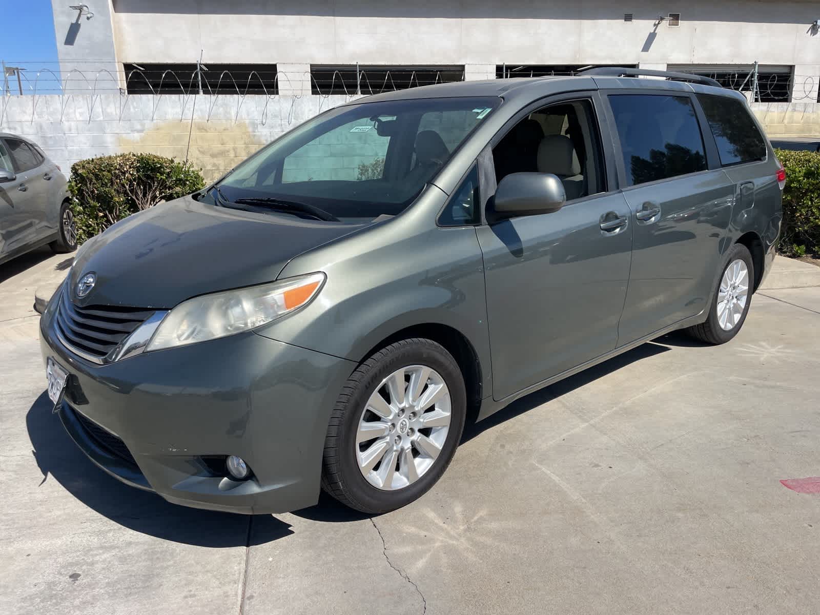 2011 Toyota Sienna XLE 2