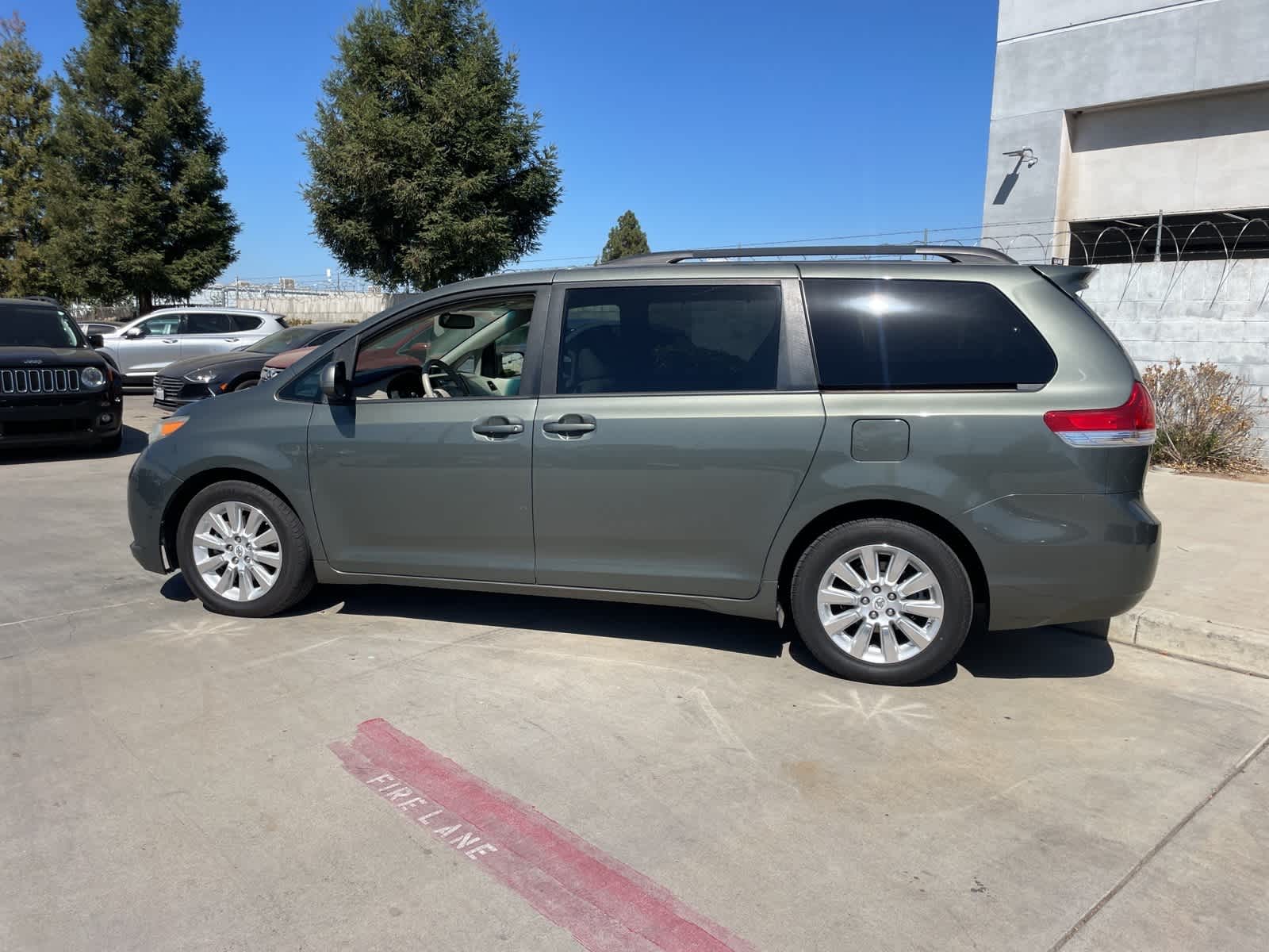 2011 Toyota Sienna XLE 6