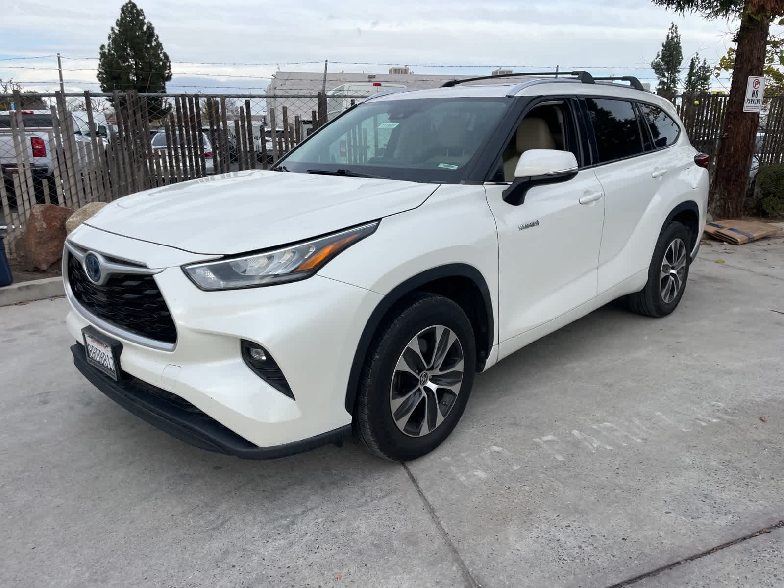 2020 Toyota Highlander Hybrid XLE 2