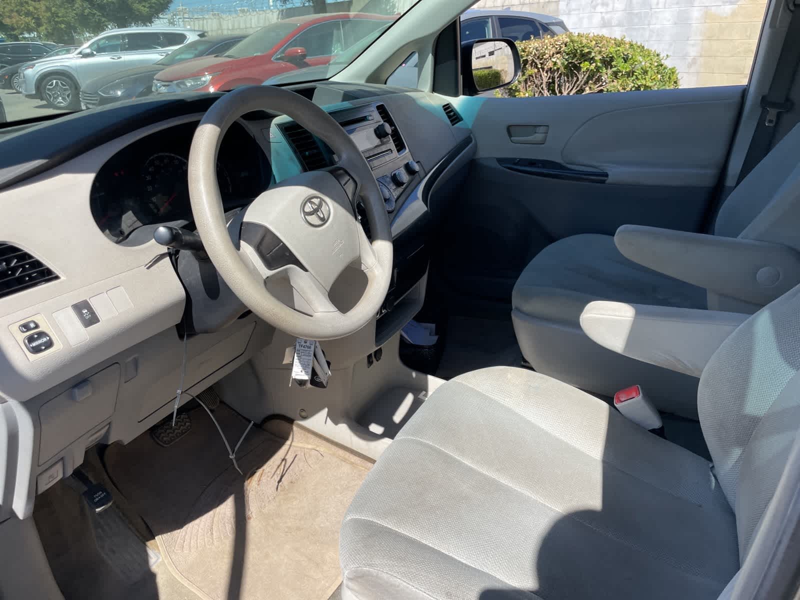 2011 Toyota Sienna BASE 19