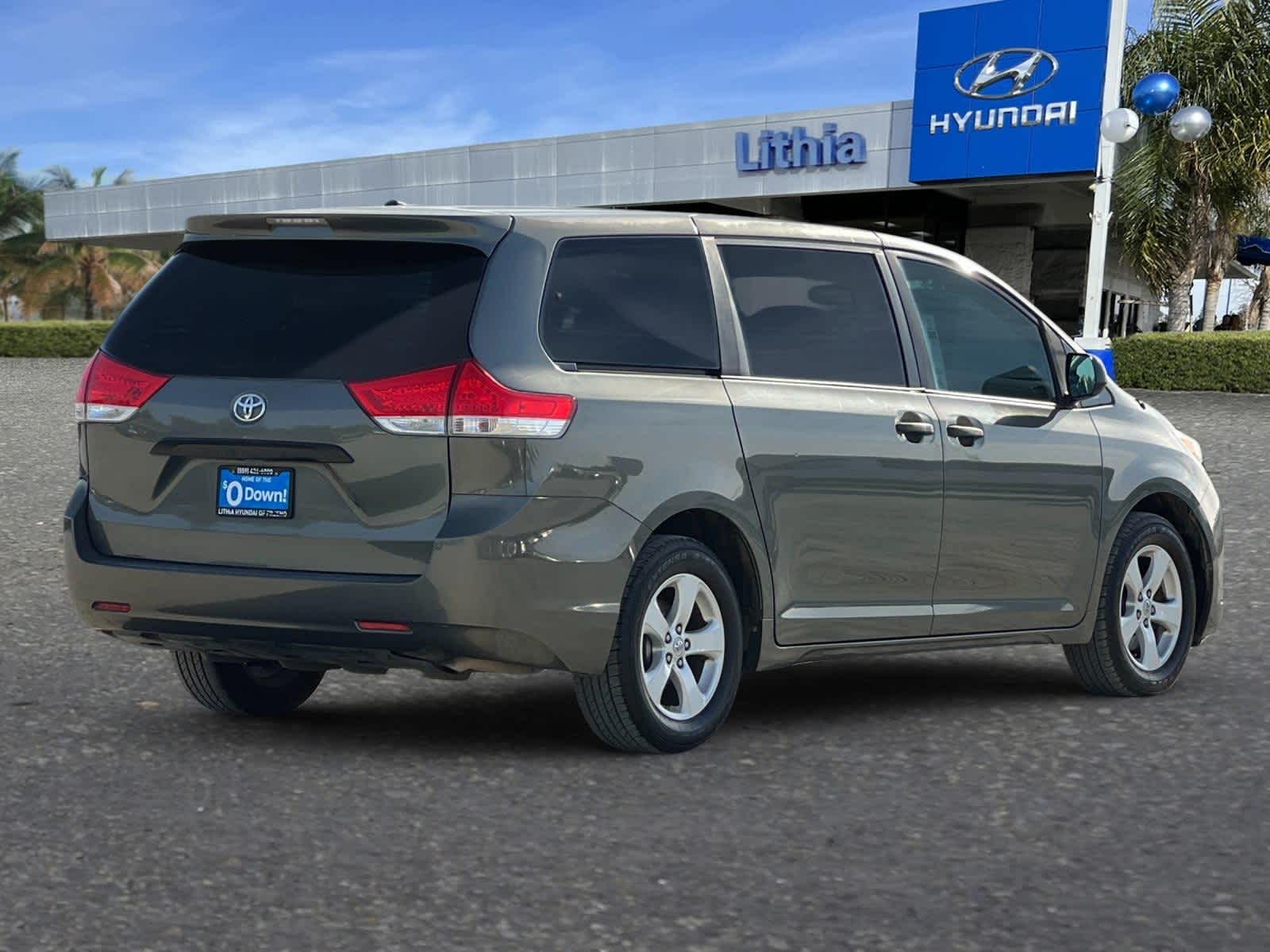 2011 Toyota Sienna BASE 2