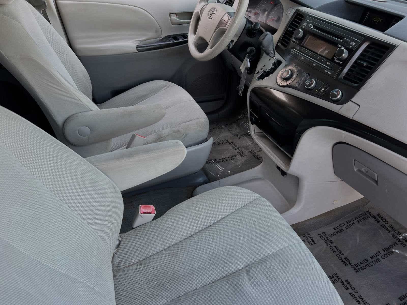 2011 Toyota Sienna BASE 18