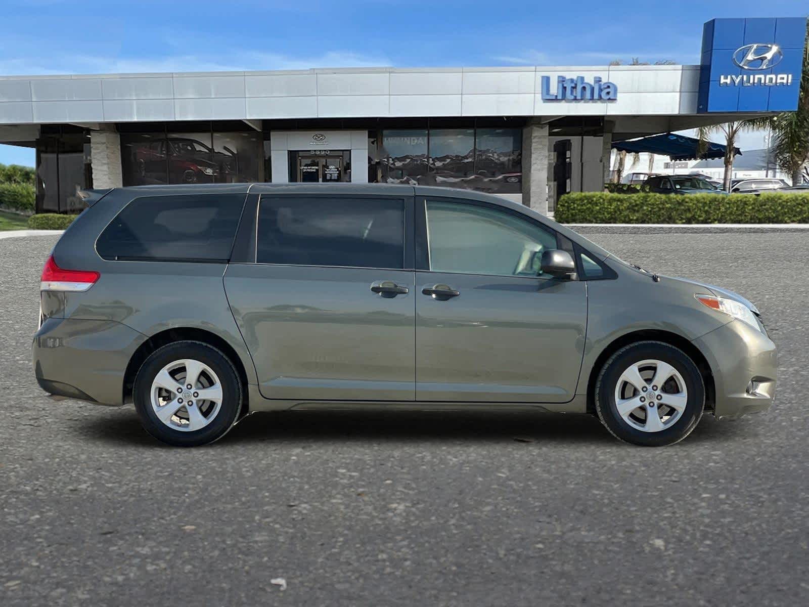 2011 Toyota Sienna BASE 8