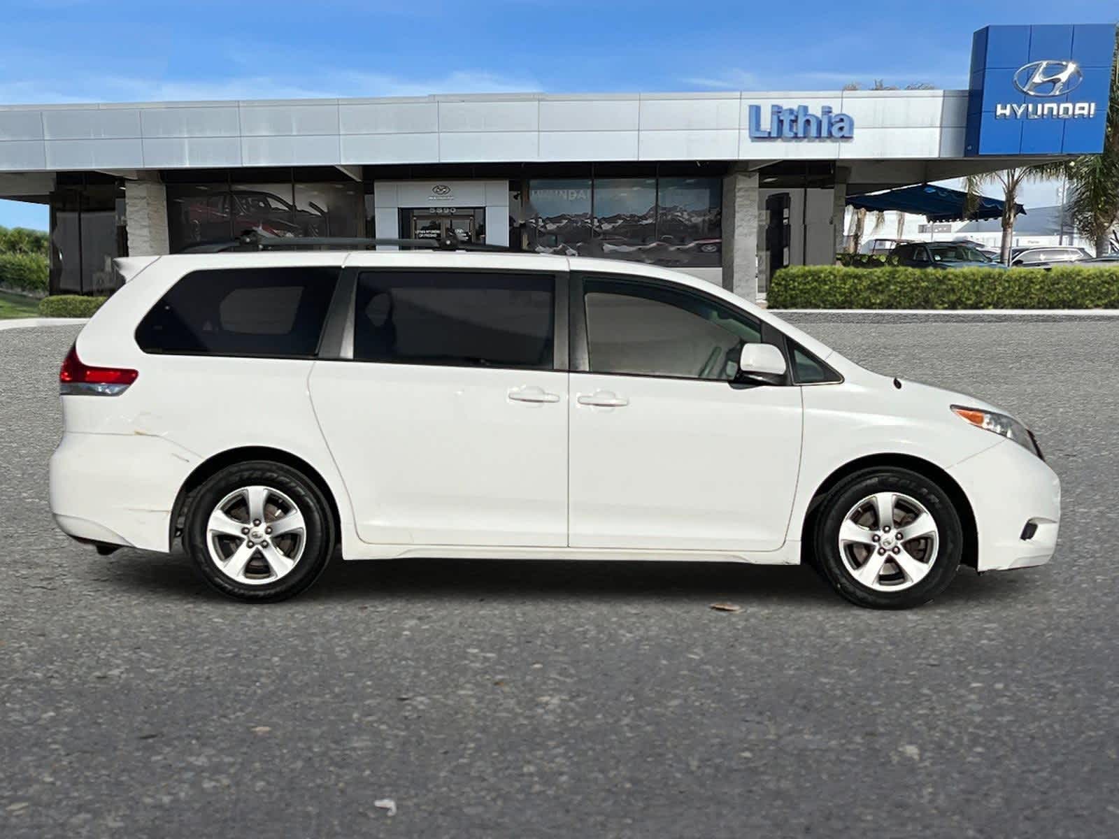 2014 Toyota Sienna LE 8