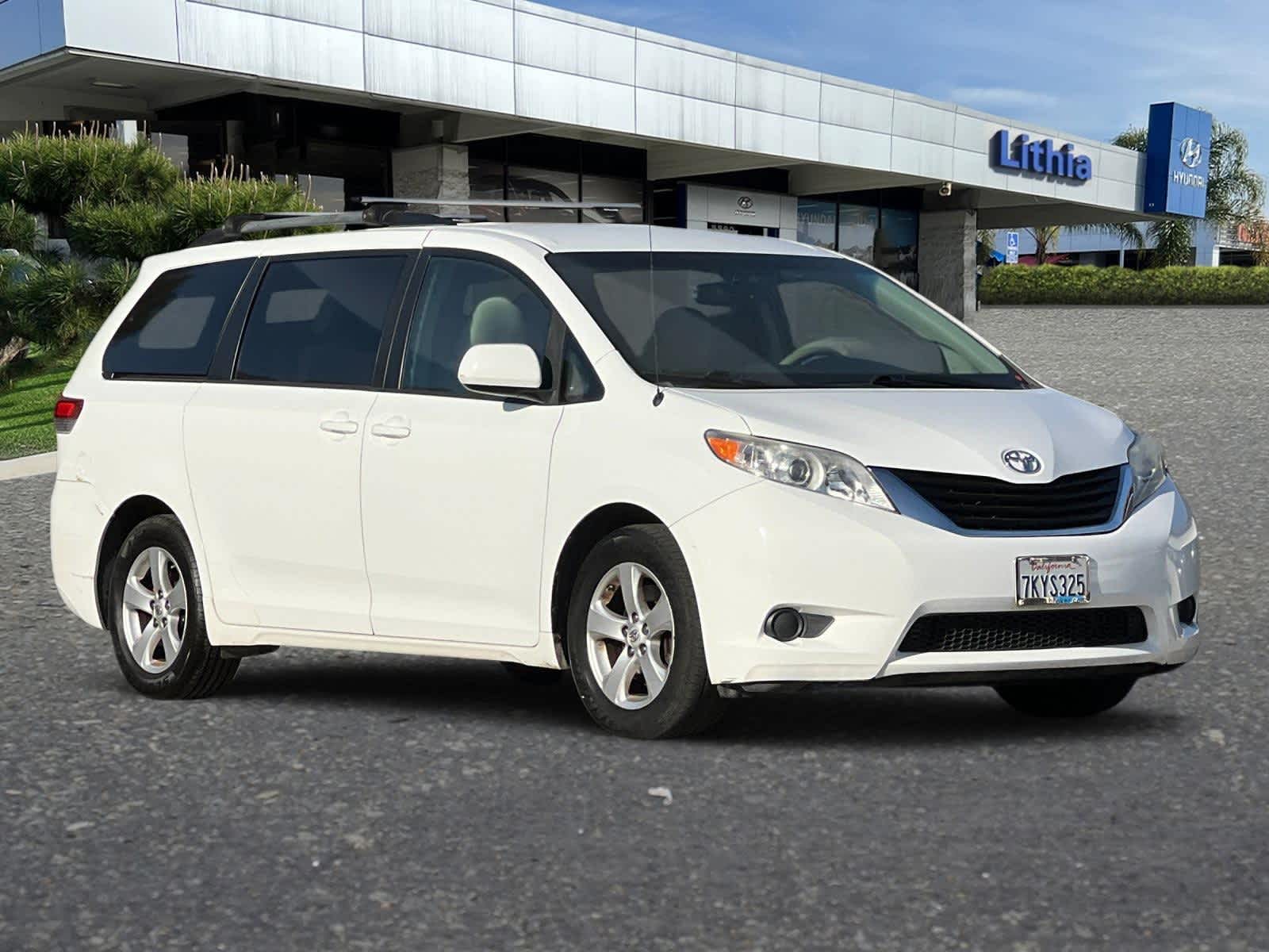 2014 Toyota Sienna LE 9