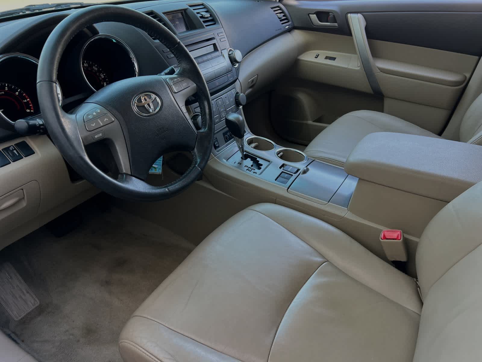 2010 Toyota Highlander SE 11