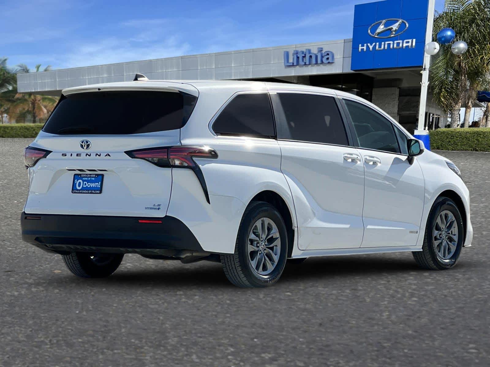 2021 Toyota Sienna LE 2