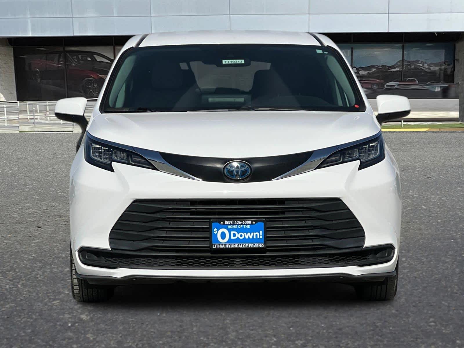 2021 Toyota Sienna LE 10