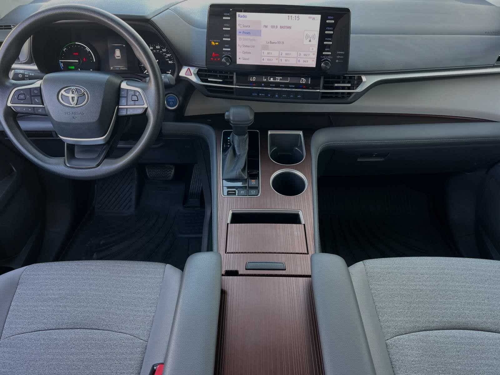 2021 Toyota Sienna LE 3