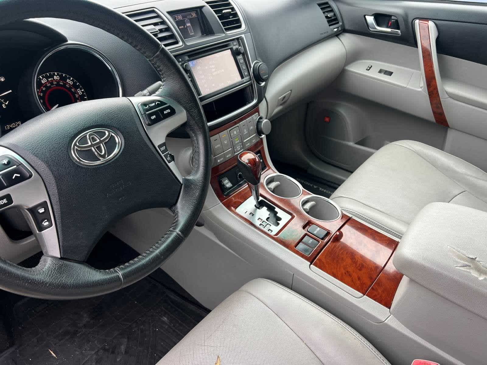 2013 Toyota Highlander Limited 11