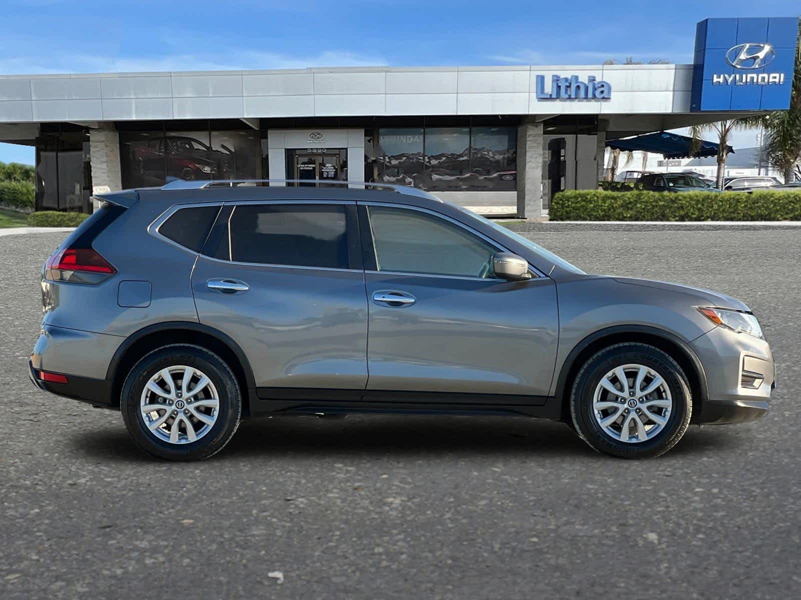 2018 Nissan Rogue SV 8