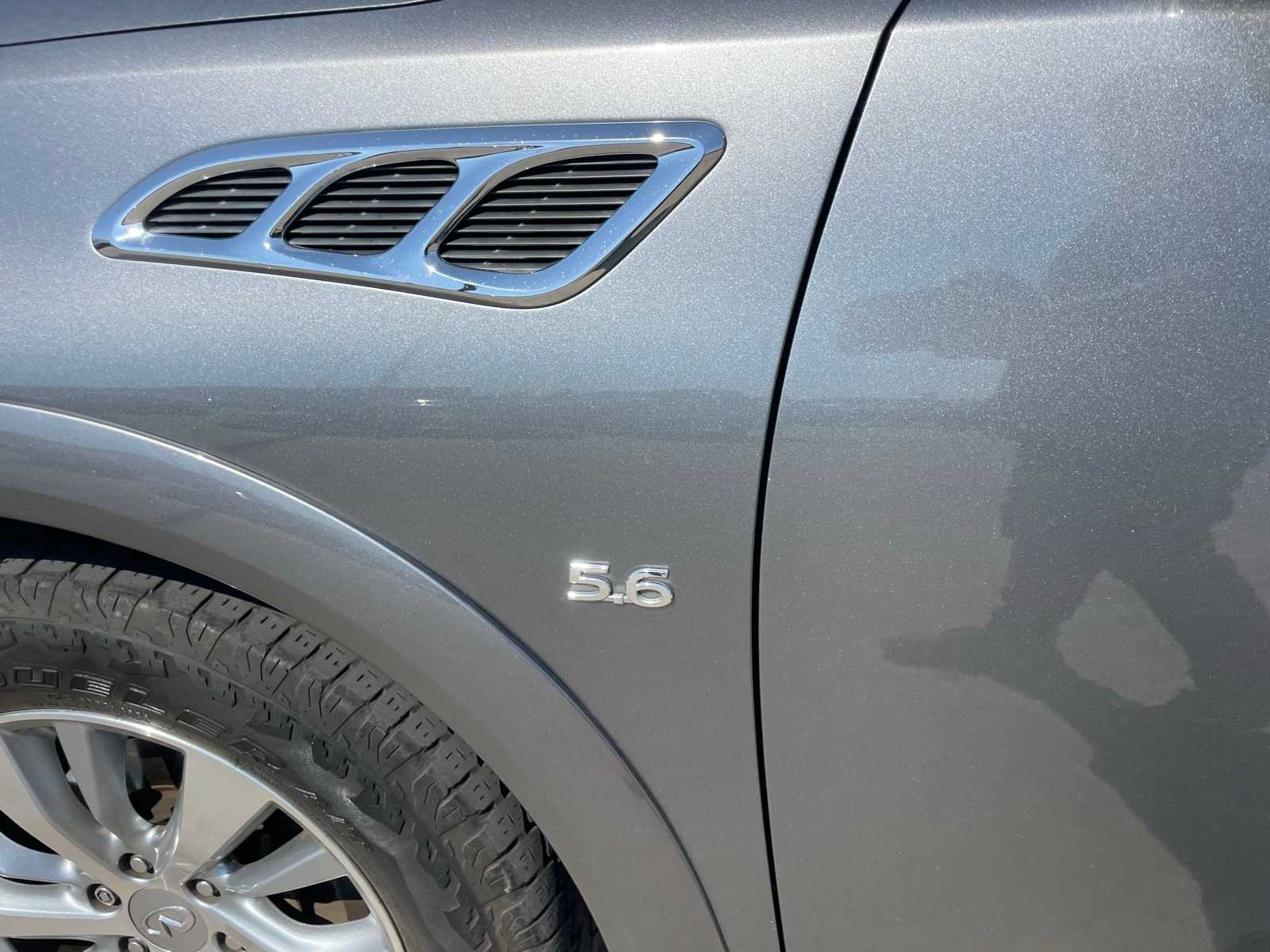 2016 INFINITI QX80  11