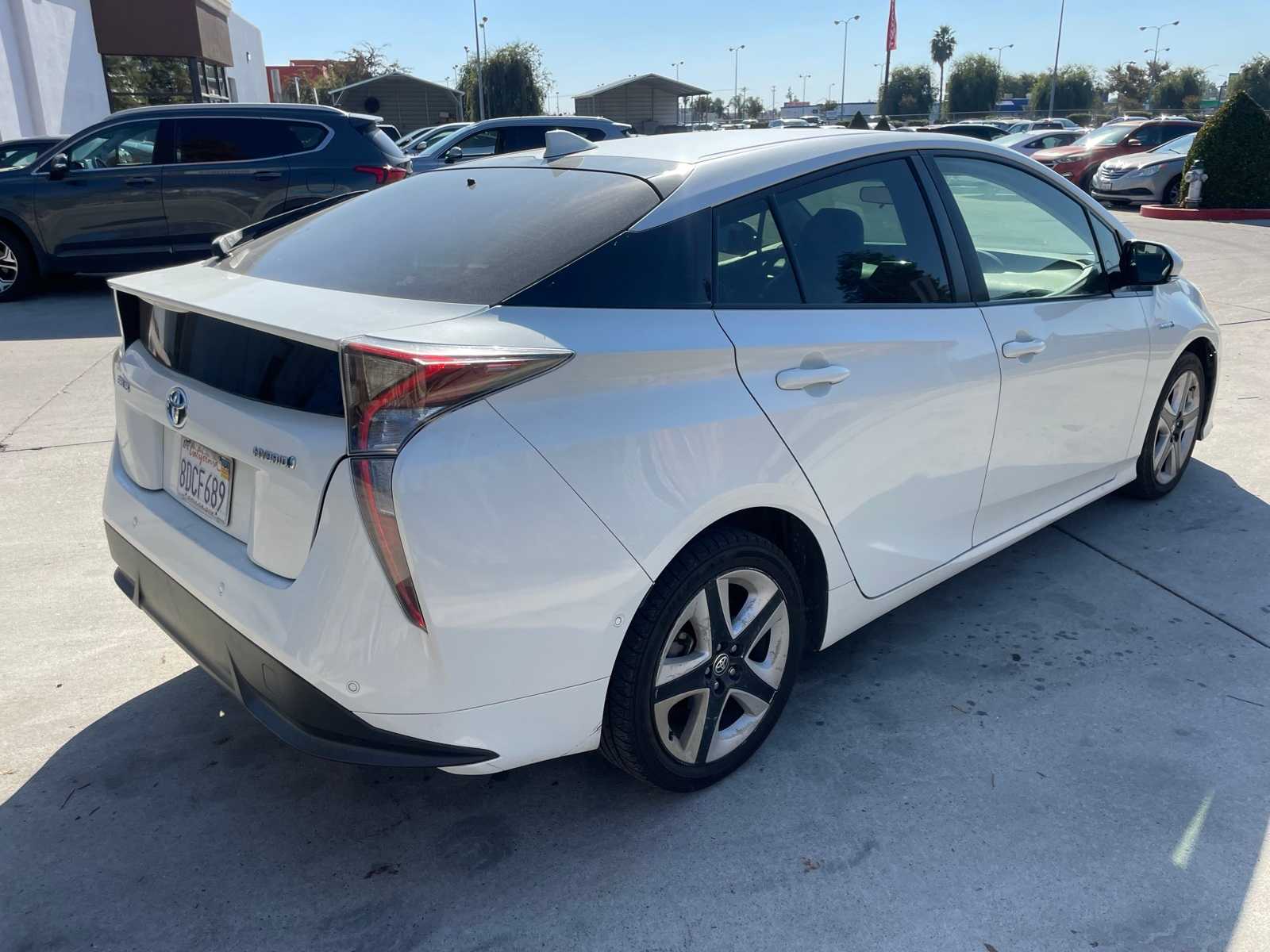 2018 Toyota Prius Three Touring 5