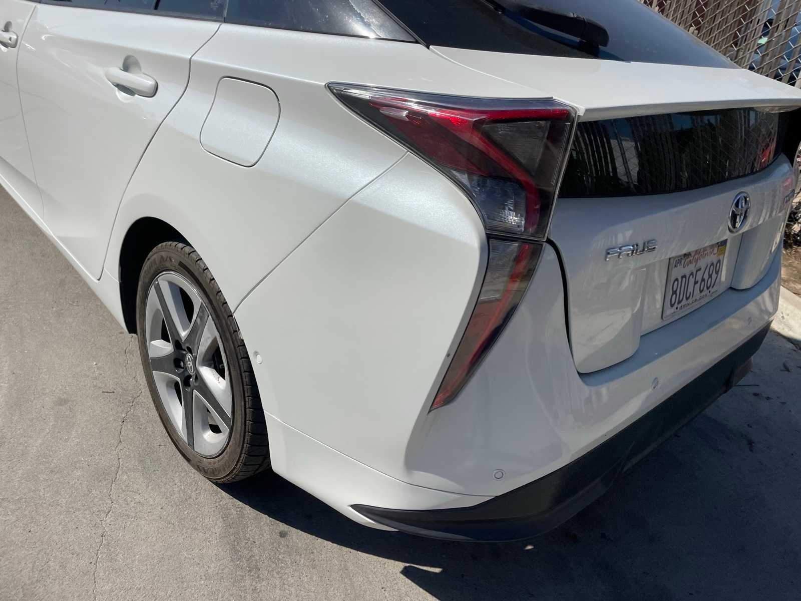 2018 Toyota Prius Three Touring 18