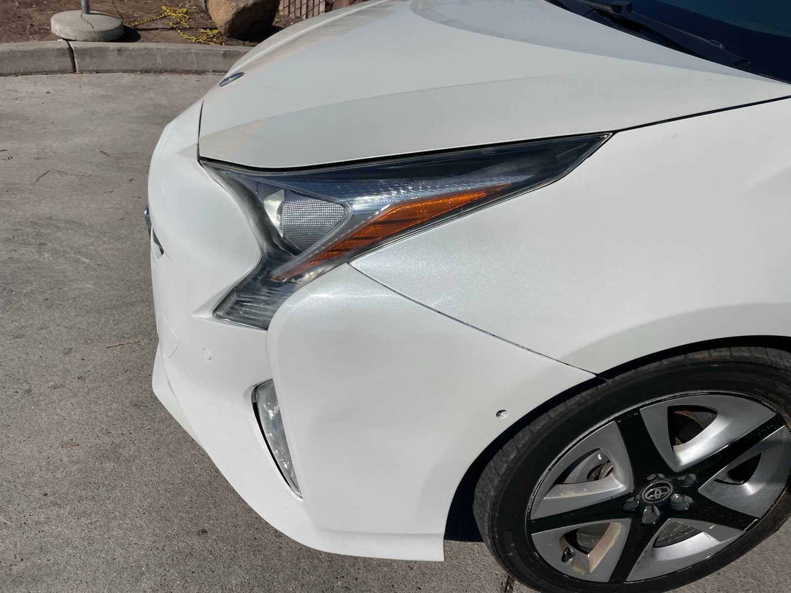 2018 Toyota Prius Three Touring 12