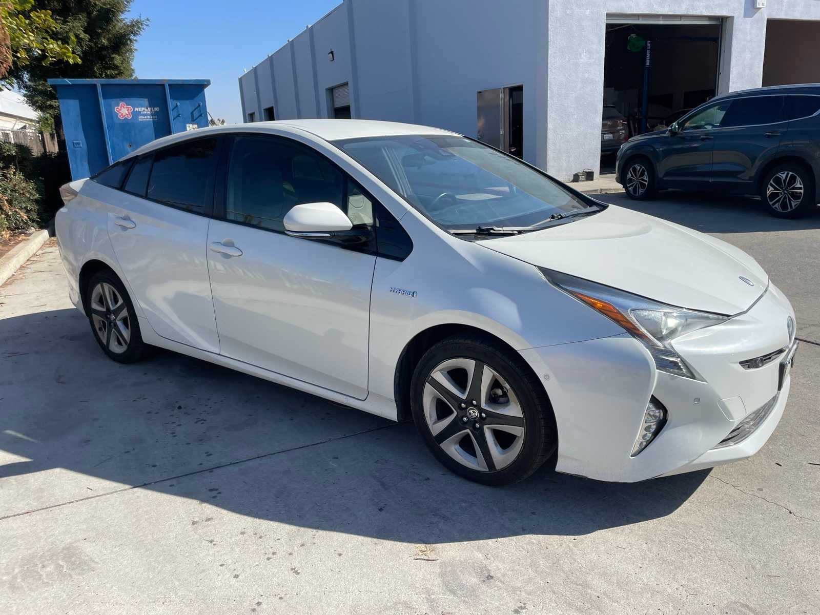 2018 Toyota Prius Three Touring 3