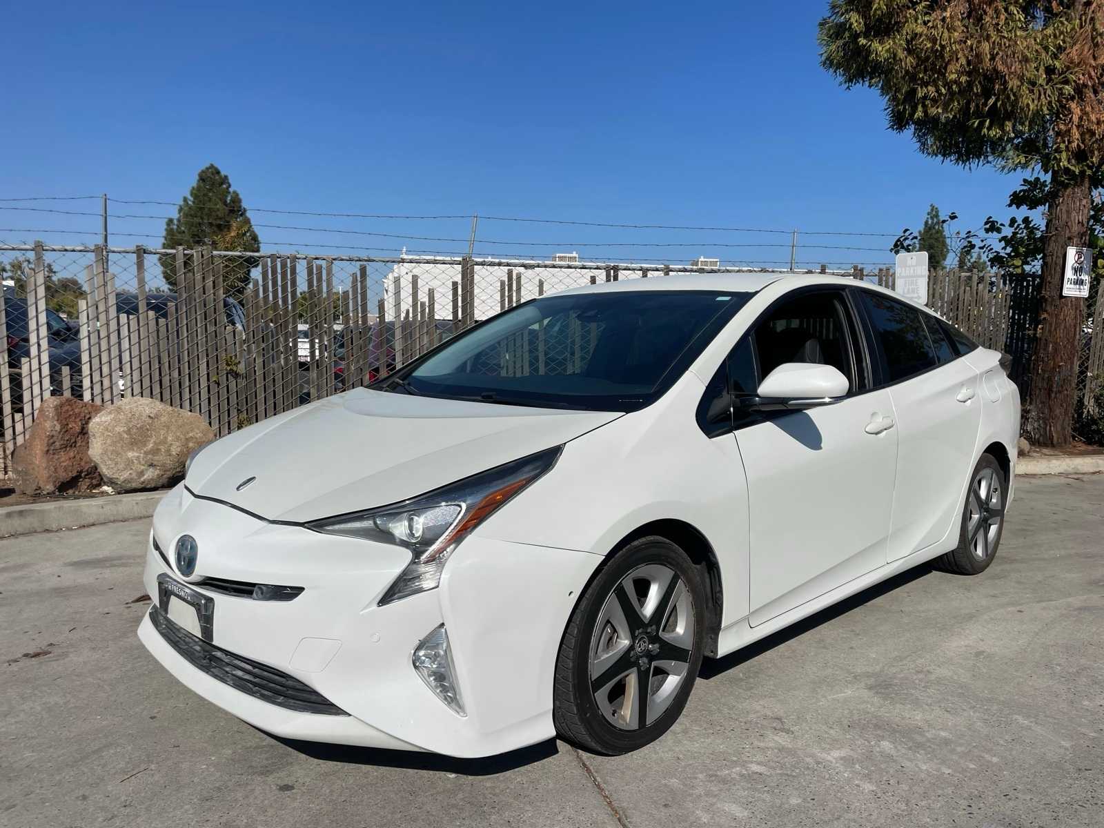 2018 Toyota Prius Three Touring 2