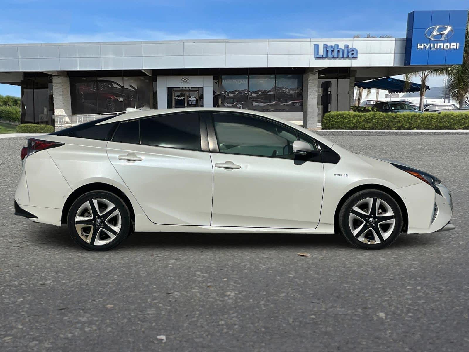 2018 Toyota Prius Three Touring 8