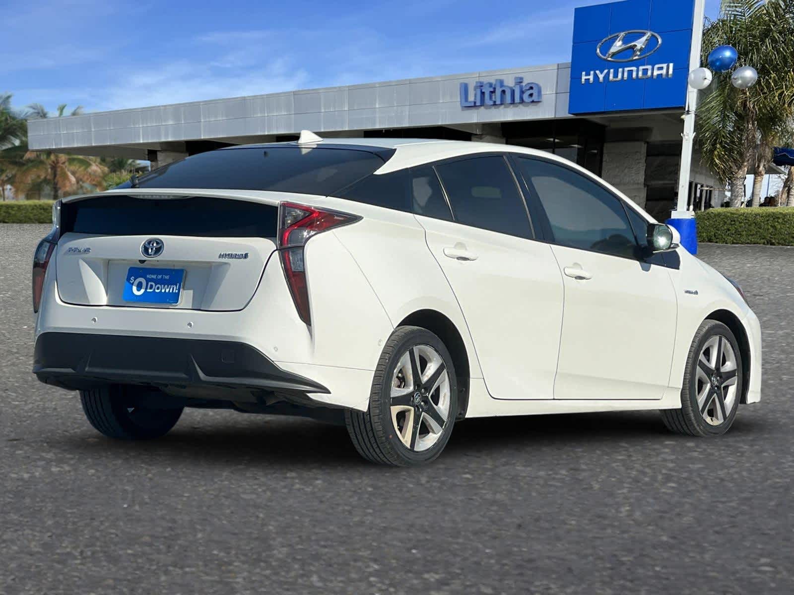 2018 Toyota Prius Three Touring 2