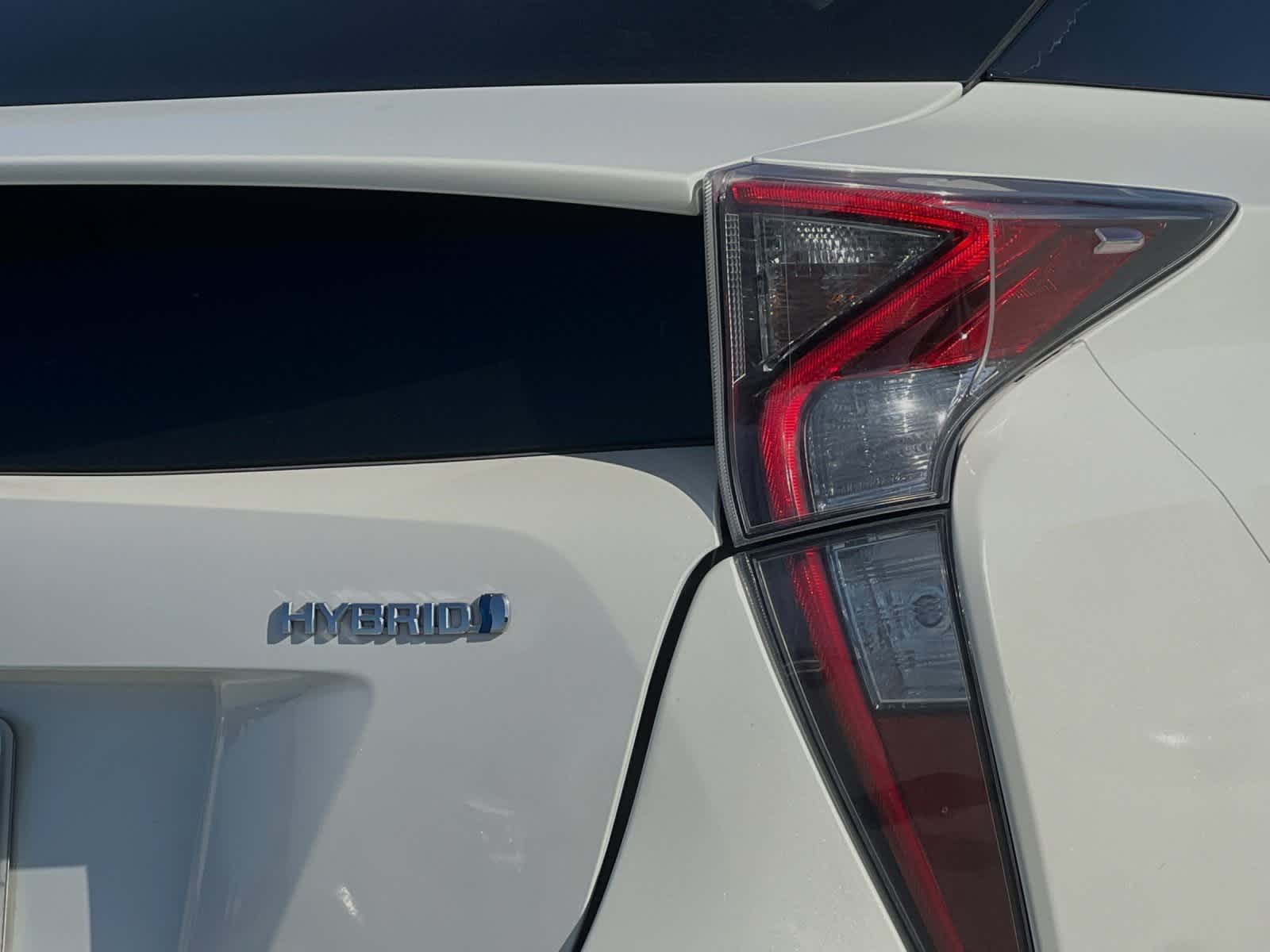 2018 Toyota Prius Three Touring 28